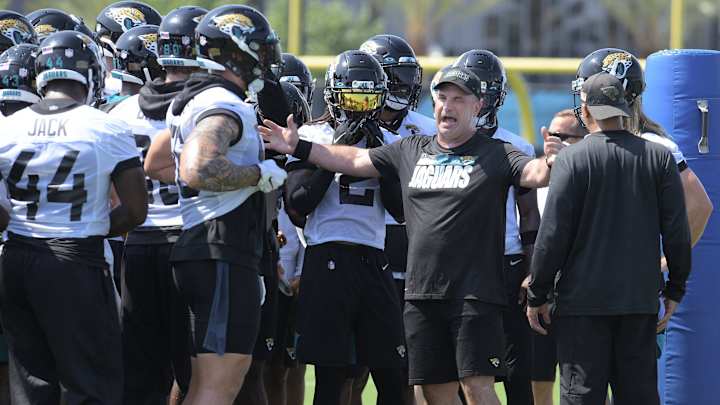 Multiple Alignments and Disguised Looks Will Define Jaguars' Defensive Scheme Multiple Alignments and Disguised Looks Will Define Jaguars' Defensive Scheme