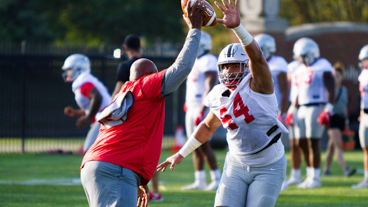 Ohio State’s Larry Johnson Impressed By J.T. Tuimoloau’s Work Ethic, Desire To Be Elite