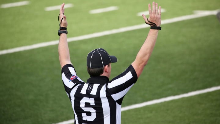 College Football Officials Coordinator Aiming for 100% Vaccination Rate Among Refs