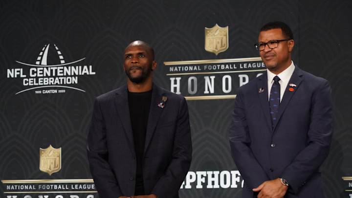 Watch: Isaac Bruce Receives Pro Football Hall of Fame Gold Jacket Watch: Isaac Bruce Receives Pro Football Hall of Fame Gold Jacket