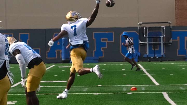 UCLA's defensive backs bridge generational gap through leadership, chess matches UCLA's defensive backs bridge generational gap through leadership, chess matches