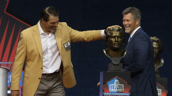 Seahawks Legend Steve Hutchinson Formally Inducted Into Pro Football Hall of Fame Seahawks Legend Steve Hutchinson Formally Inducted Into Pro Football Hall of Fame