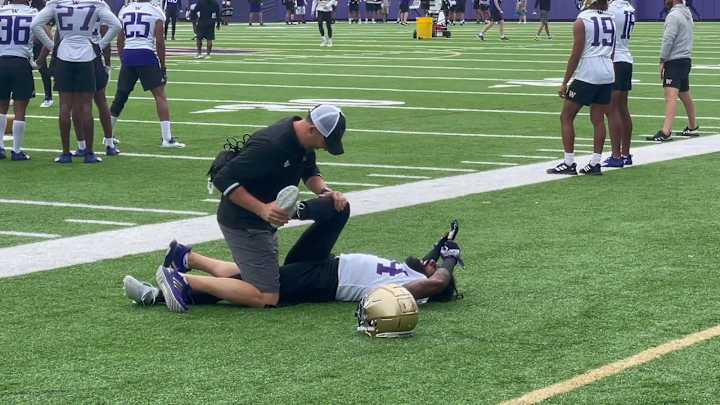 It's Not a Stretch to Say Bookie Radley-Hiles is Enjoying Husky Football It's Not a Stretch to Say Bookie Radley-Hiles is Enjoying Husky Football