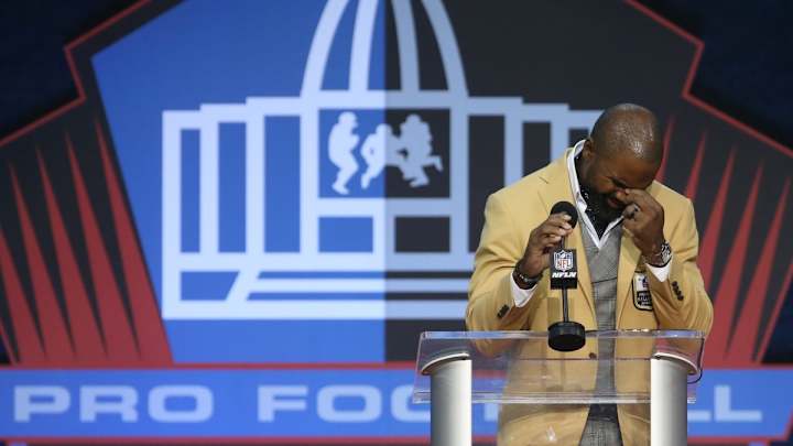 Woodson Focuses on Family During Hall of Fame Induction Speech