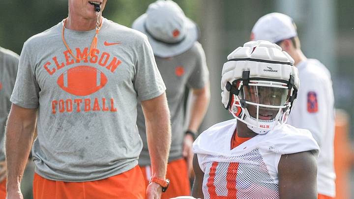 Freshman Barrett Carter Standing Out to Brent Venables in Fall Camp Freshman Barrett Carter Standing Out to Brent Venables in Fall Camp