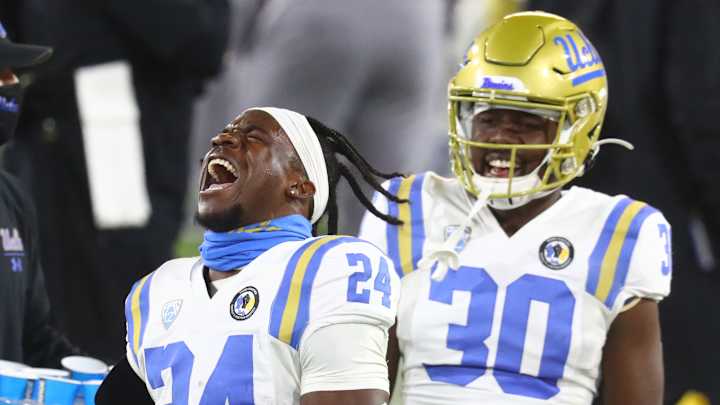 With strikers and tight ends atop the leaderboards, UCLA football hosts karaoke tournament With strikers and tight ends atop the leaderboards, UCLA football hosts karaoke tournament