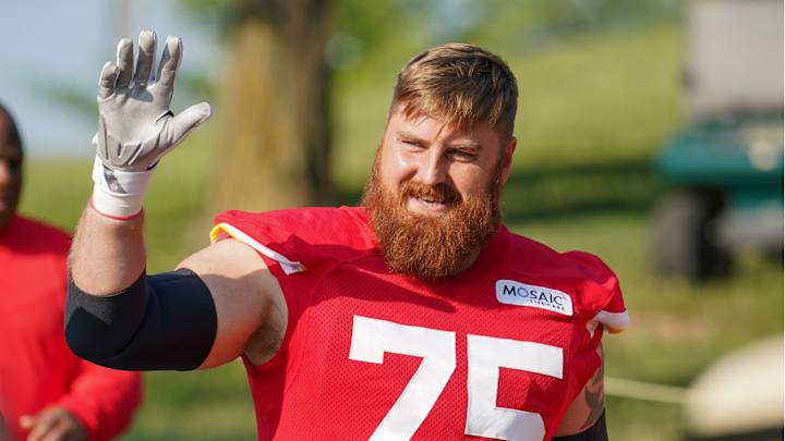 Mike Remmers, Willie Gay Jr., Alex Okafor Return to Chiefs Practice