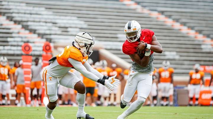 Vols Make QB Change in First Half Against Pitt