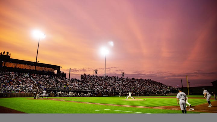 'Field of Dreams' Game Delivers Scenes of Beauty and Drama Worthy of the Movie 'Field of Dreams' Game Delivers Scenes of Beauty and Drama Worthy of the Movie