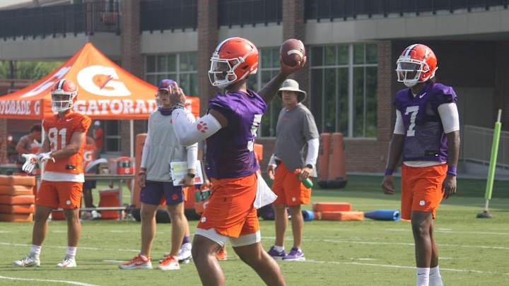 Hard-Throwing D.J. Uiagalelei 'Always Coming with the Heat' Hard-Throwing D.J. Uiagalelei 'Always Coming with the Heat'