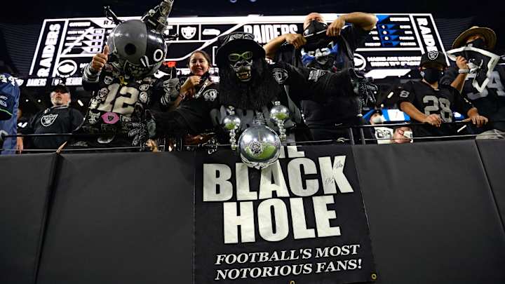 Raiders Dominate Seahawks Before 65,000