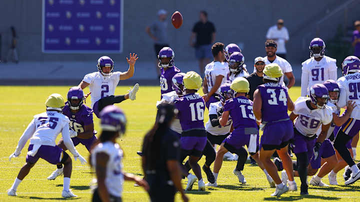 Vikings Punter Britton Colquitt's Performance a "Cause for Concern" for Mike Zimmer Vikings Punter Britton Colquitt's Performance a "Cause for Concern" for Mike Zimmer