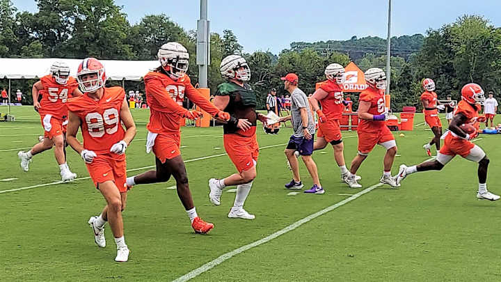 Clemson Coaches Seeing Different Jaelyn Lay in Fall Camp