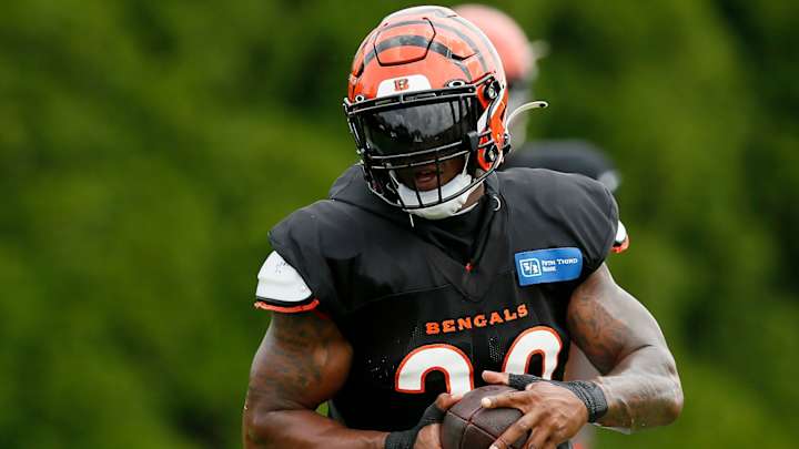 Joe Mixon the Protector: Watch Him Block Ndamukong Suh in Pass Protection