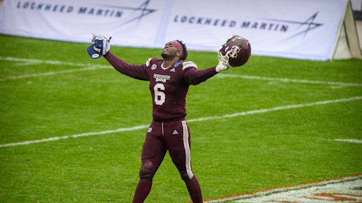 Mississippi State DE Jordan Davis Reportedly Tears ACL, Will Miss 2021 season