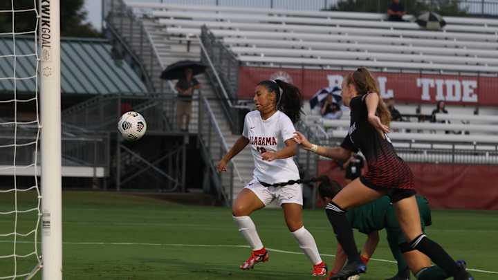 Alabama Soccer Shoots the Lights Out in Season Opener to Jacksonville State, 4-0