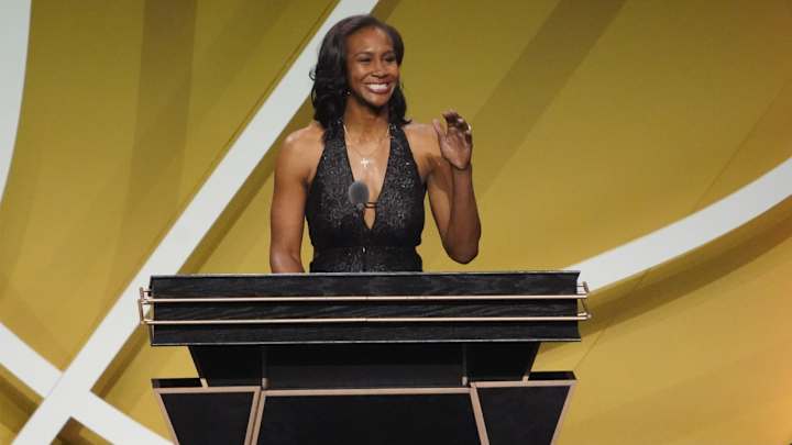 Catchings, Cash Among Legends Inducted in Women's Basketball Hall of Fame