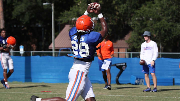 Gators LB Ty'Ron Hopper Quickly Withdraws from Transfer Portal, Per Report