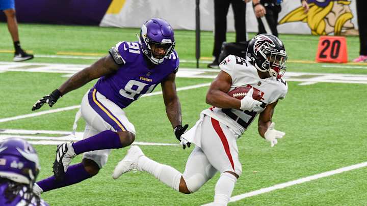 Vikings' Roster Moves Include Signing RB Ito Smith, Placing DE Janarius Robinson on IR Vikings' Roster Moves Include Signing RB Ito Smith, Placing DE Janarius Robinson on IR
