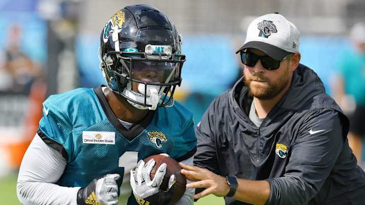 Report: Foot Injury Likely Ends Travis Etienne's Rookie Season Report: Foot Injury Likely Ends Travis Etienne's Rookie Season