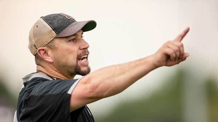 Watch: Mississippi State RBs Coach Eric Mele, Defensive Coordinator Zach Arnett Post-Practice Press Conference, 08/24/2021