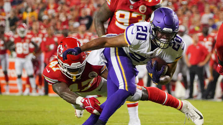 Vikings Begin Roster Cuts With Ito Smith, Cohl Cabral, Zeandae Johnson