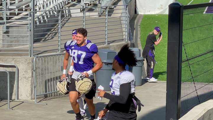 Looking Far and Wide to Find Any Dirt on the Huskies' Cade Otton Looking Far and Wide to Find Any Dirt on the Huskies' Cade Otton