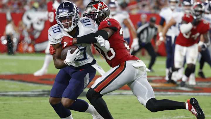 Former Louisville WR Dez Fitzpatrick Signs Reserve/Future Contract with Steelers Former Louisville WR Dez Fitzpatrick Signs Reserve/Future Contract with Steelers