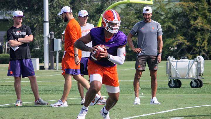 Herbstreit: Line of Scrimmage, Quarterback Play Will Determine Winner of Clemson-Georgia Herbstreit: Line of Scrimmage, Quarterback Play Will Determine Winner of Clemson-Georgia