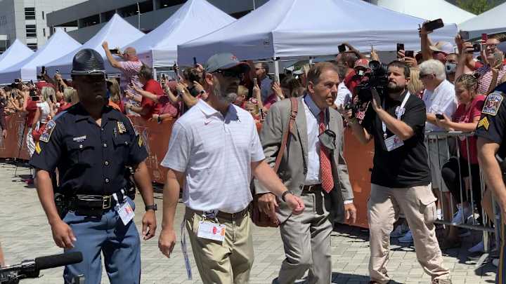 Alabama arrives at Mercedes-Benz Stadium for clash with Miami Alabama arrives at Mercedes-Benz Stadium for clash with Miami