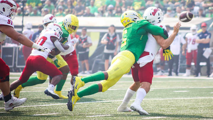 No. 11 Oregon Survives Scare in Season Opener vs. Fresno State
