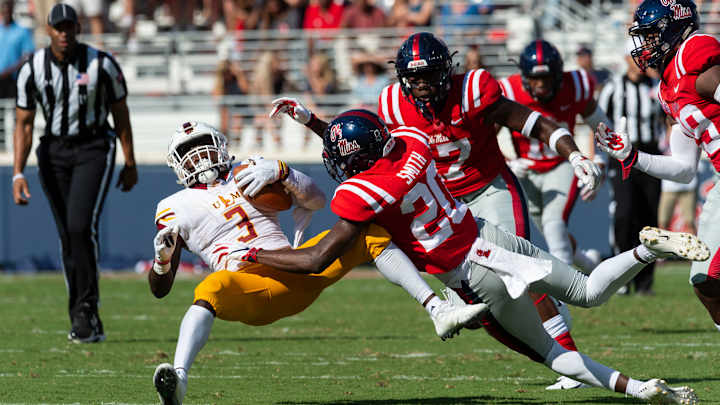 Keidron Smith Named Chucky Mullins Award Winner For 2021