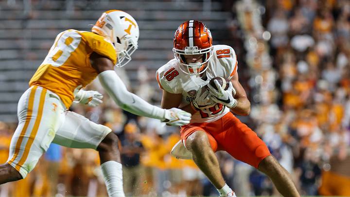 Ex-Husky Osborne Leads New Team in Receiving in Debut