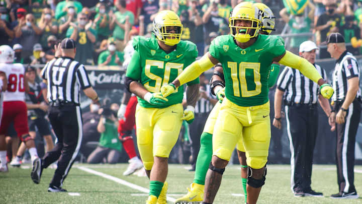 Back at Full Health, Oregon Linebacker Justin Flowe Is Ready to Attack the 2022 Season Back at Full Health, Oregon Linebacker Justin Flowe Is Ready to Attack the 2022 Season