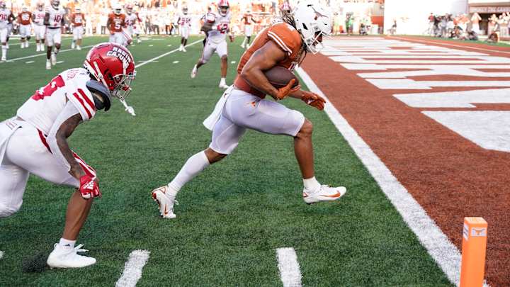 WATCH: Longhorns WR Jordan Whittington Throws Out First Pitch For Houston Astros WATCH: Longhorns WR Jordan Whittington Throws Out First Pitch For Houston Astros