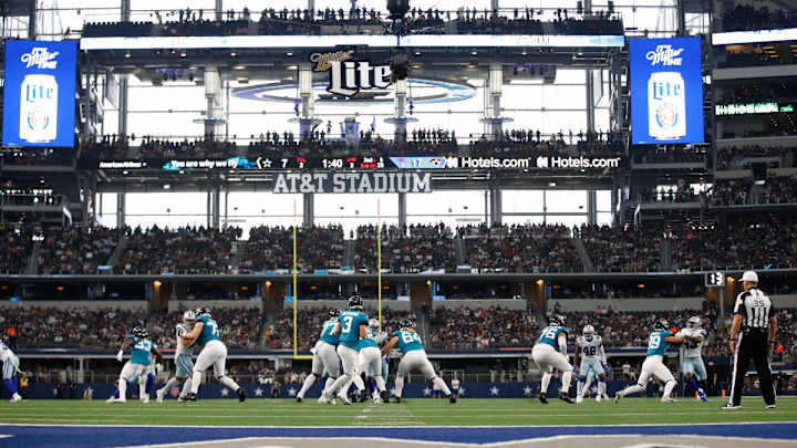 CJ Beathard On Shanahan, Meyer and What It Takes To Be A Productive Offense CJ Beathard On Shanahan, Meyer and What It Takes To Be A Productive Offense