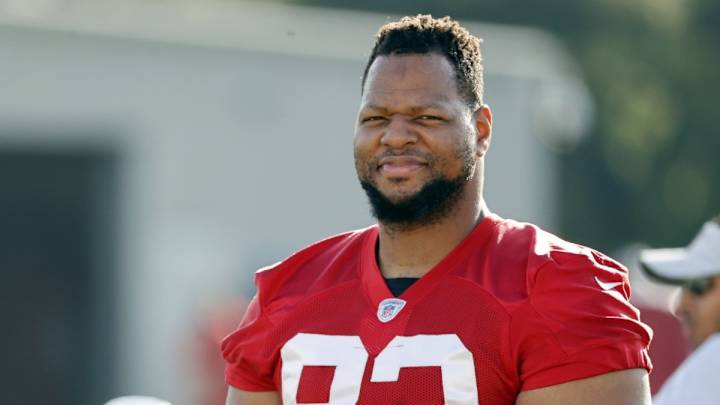 Buccaneers Activate Ndamukong Suh, Waive Jose Borregales