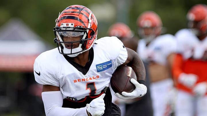Bengals Rookie Ja'Marr Chase Adjusts to NFL Footballs Amid Drop Problem