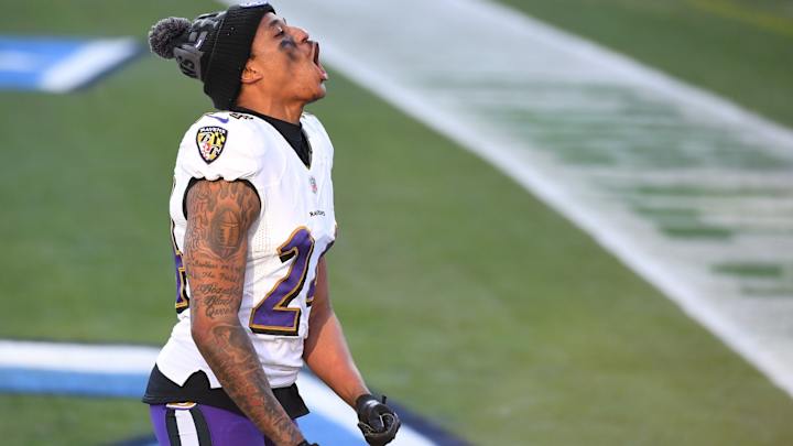 Ex-Husky Peters Lost to Possible Season-Ending Knee Injury