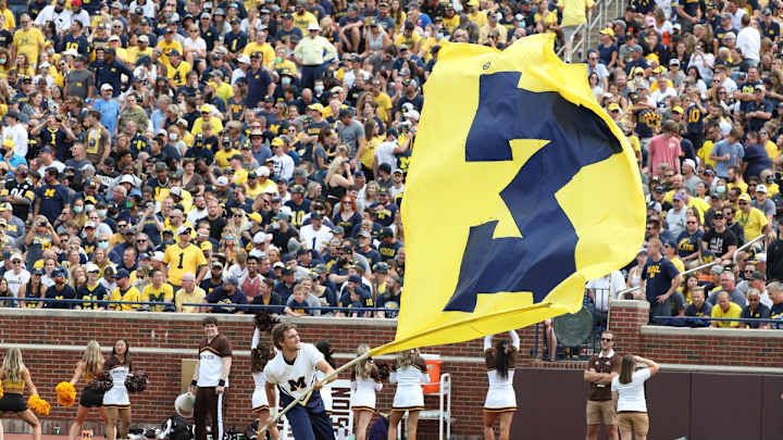 Huskies Near Consensus Underdog Entering the Big House Huskies Near Consensus Underdog Entering the Big House