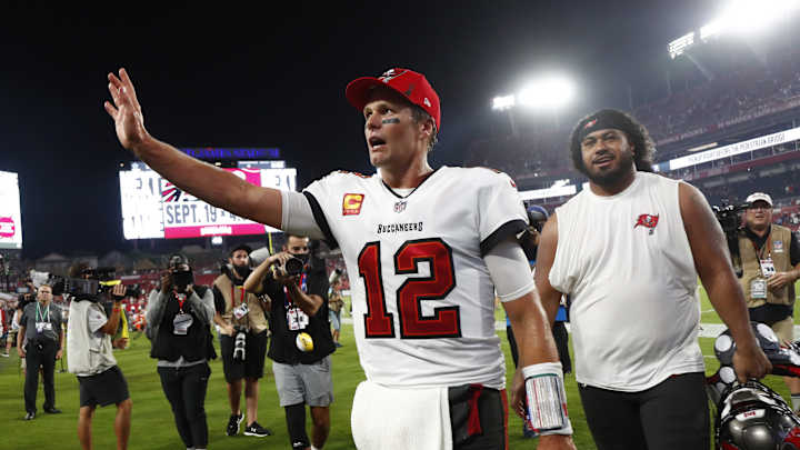 Former Huskies Impress on a Big Football Stage for All of America to See Former Huskies Impress on a Big Football Stage for All of America to See