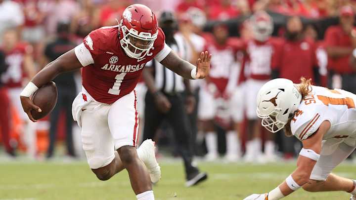 Unranked Arkansas Blows Out No. 15 Texas 40–21 in Upset Win, Fans Rush Field
