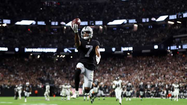 Zay Jones Becomes a Weapon for Carr, Raiders