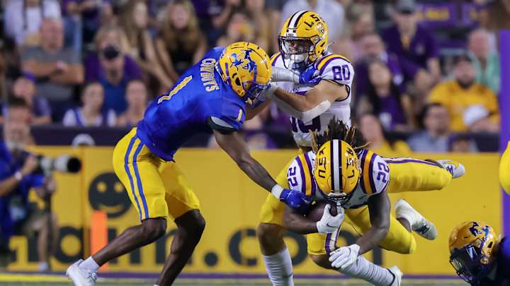 LSU Freshman Tight End Jack Bech Proving to be a Force in Tigers Offense