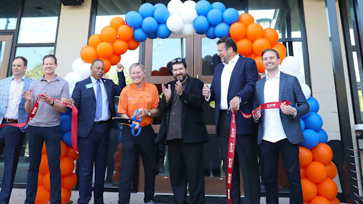 Spurrier Thinks Florida Has A Shot At Beating No. 1 Alabama in The Swamp Spurrier Thinks Florida Has A Shot At Beating No. 1 Alabama in The Swamp