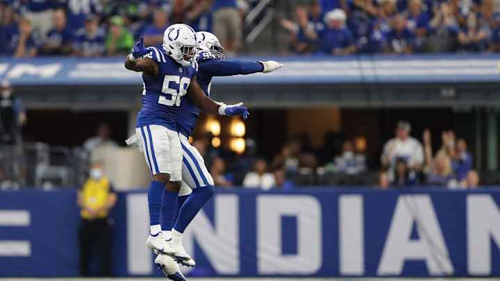 Colts' Darius Leonard Plays With 'Ultimate Violence' Punching The Ball Out Colts' Darius Leonard Plays With 'Ultimate Violence' Punching The Ball Out