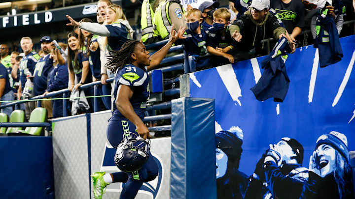 A Glorious Return to Lumen Field For the 12s