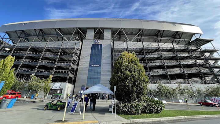Husky Stadium Lacking Pre-Game Energy Before Arkansas State Outing