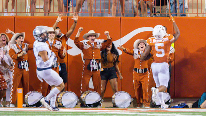 Texas' Bijan Robinson's Heisman Hype Returns Against Owls Texas' Bijan Robinson's Heisman Hype Returns Against Owls