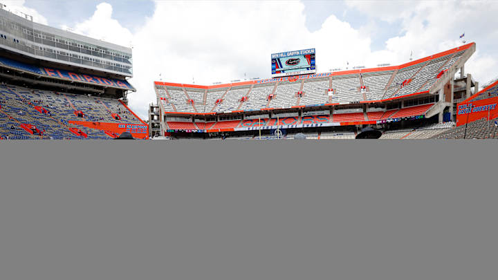 No. 1 Alabama Arrives at Florida, Ready to Face the Gators in the Swamp